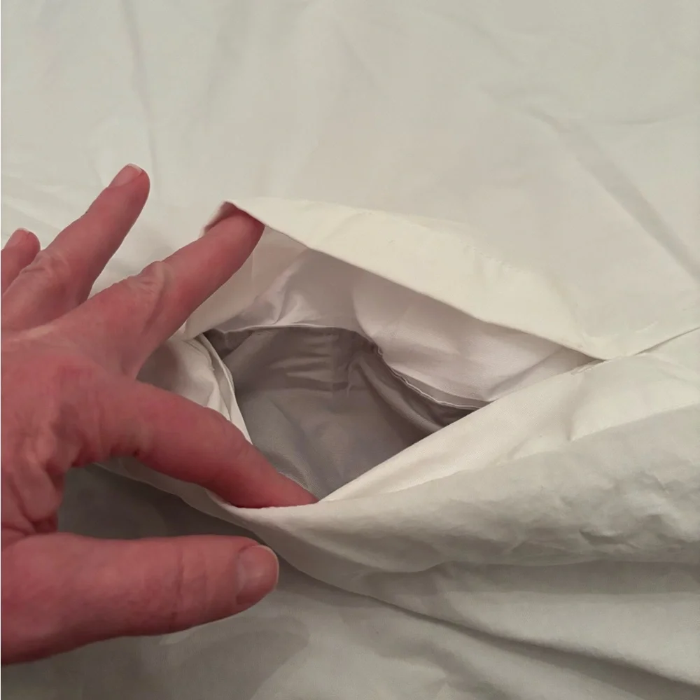 Lands’ End Luxurious White Cotton duvet cover with insert. King size EUC!